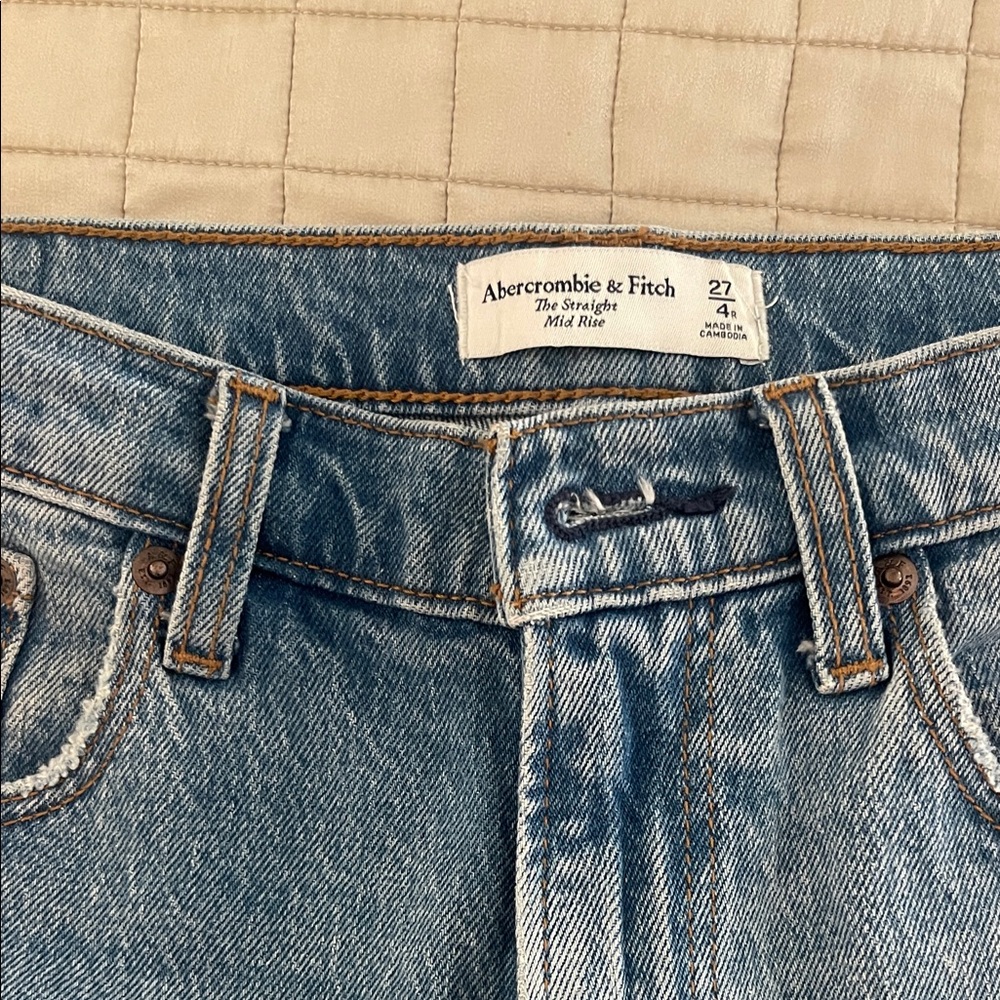 Abercrombie & Fitch Light Blue Straight mid rise Jeans